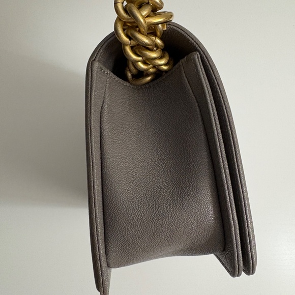 Chanel Boy - Original Medium in Grey and Gold hardware - Picture 9 of 16
